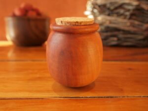Pot à épices en poirier