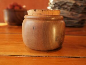 Pot à épices en noyer