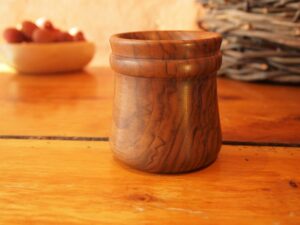 Petite verre en noyer