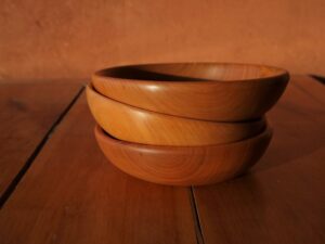 Assiettes creuses en merisier 6