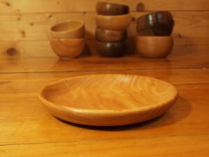 Assiette mi-creuse en frêne 870