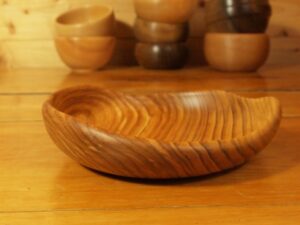 Assiette creuse en frêne-olivier 865