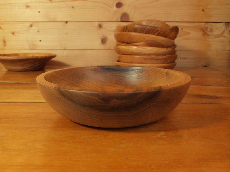 Assiette creuse en bois de noyer - 23 cm 