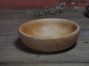 Assiette creuse en érable – Taille bébé