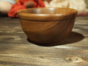 Bol en bois de noyer – Taille bébé