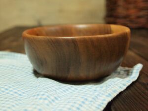 Bol en bois de noyer – Taille bébé
