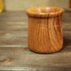 Verre en bois de frêne olivier ondé – Taille bébé