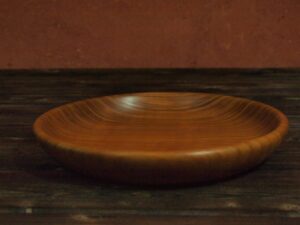 Assiette mi-creuse en merisier 851