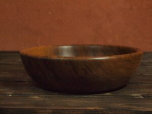 Assiette creuse en noyer 847