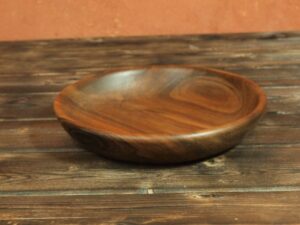 Assiette creuse en noyer 850