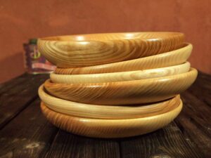 Assiettes mi-creuses en frêne-olivier 86