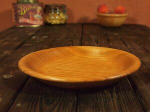 Assiette mi-creuse en merisier 838