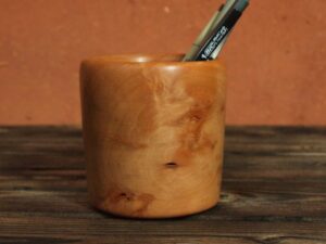 Pot à crayon en pommier