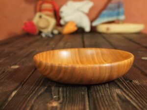 Assiette mi-creuse en merisier - Taille bébé