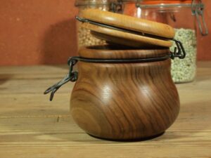 Pot "presque-parfait" en noyer