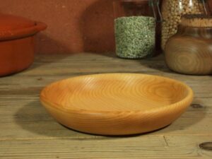 Assiette mi-creuse en frêne 800