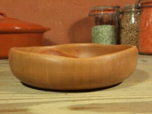 Assiette creuse en pommier - Bords irréguliers 808