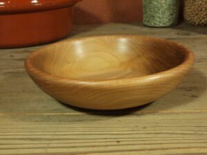 Assiette creuse en noyer 809