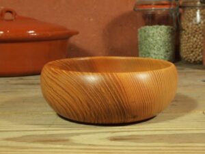 Assiette creuse en frêne-olivier 822