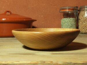 Assiette creuse en noyer 825