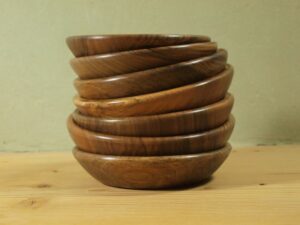 Assiette mi-creuse en noyer – Taille enfant 84