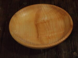 Assiette mi-creuse en frêne 781