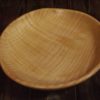 Assiette mi-creuse en frêne ondé – Image 5