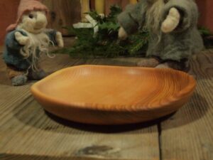 Assiette mi-creuse en frêne olivier 769