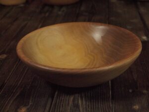 Assiette creuse en noyer 738