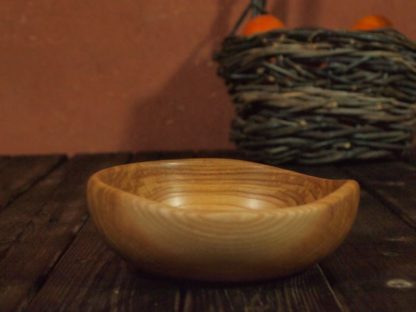 Petite assiette creuse en frêne-olivier – Image 3