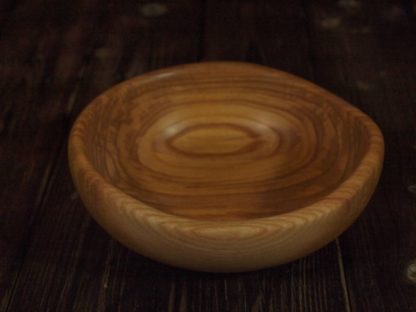 Petite assiette creuse en frêne-olivier – Image 5