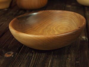 Assiette creuse en noyer 741