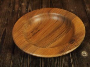 Assiette mi-creuse en noyer 759