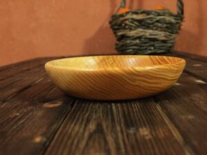 Assiette mi-creuse en frêne olivier - Taille bébé 754