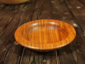 Assiette mi-creuse en merisier - Taille bébé 743