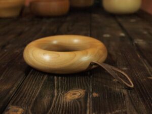 Dessous de plat en merisier