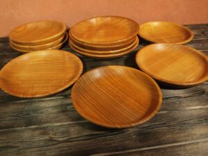 Assiette mi-creuse en merisier 82