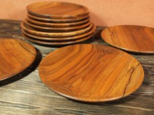 Assiette plate en noyer 81