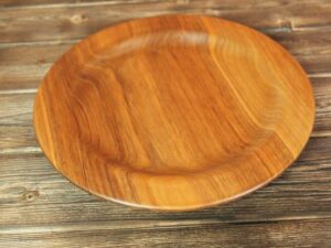 Assiette plate en noyer 737