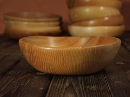 Assiette creuse en frêne-olivier – Image 2