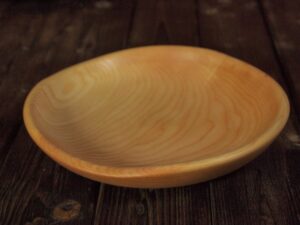 Assiette mi-creuse en frêne 724