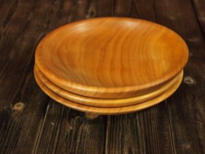 Assiette mi-creuse en merisier 723