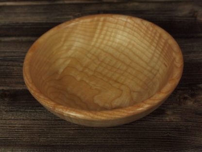 Assiette en frêne ondé - Taille Bébé – Image 2