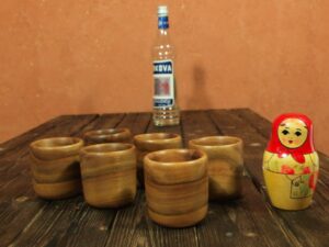 6 verres à vodka en noyer