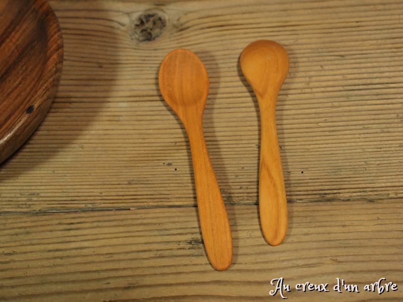 Petite Cuillere En Bois Pour Bebe Au Creux D Un Arbre Petite Cuillere En Bois Pour Bebe Au Creux D Un Arbre