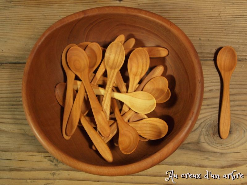 Petite Cuillere En Bois Pour Bebe Au Creux D Un Arbre Petite Cuillere En Bois Pour Bebe Au Creux D Un Arbre