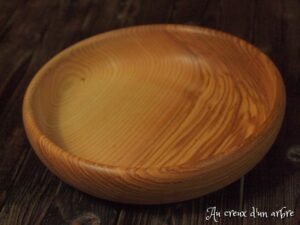Assiette creuse en frêne olivier 714