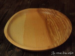 Assiette mi-creuse en frêne olivier 711