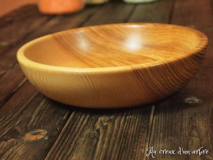 Assiette creuse en frêne olivier ondé – Image 3
