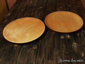 2 assiettes plates en frêne 700